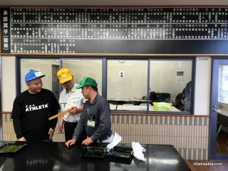 buyers and sellers at the Shizuoka tea auction